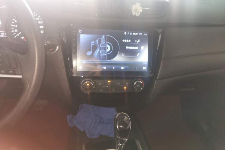Used Nissan X-Trail 2017 2.0L CVT Comfort Edition 2WD Audio And AC Panel