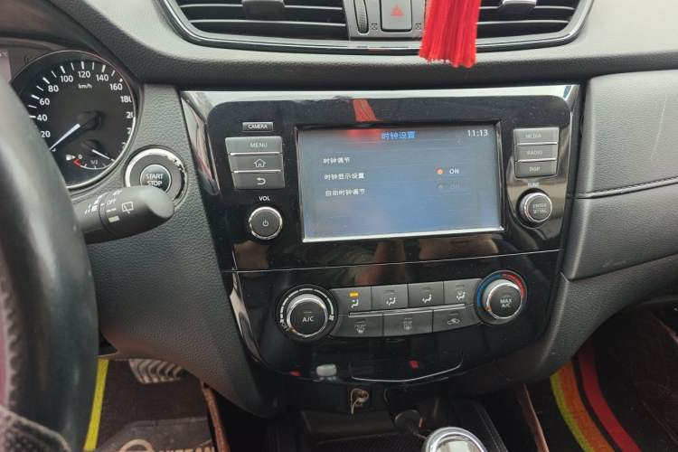 Used Nissan X-Trail 2017 2.0L CVT Comfort Edition 2WD Audio And AC Panel