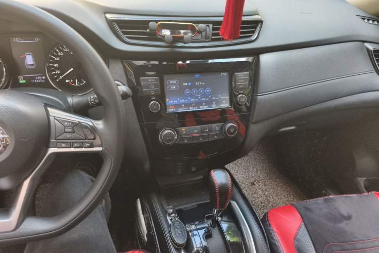 Used Nissan X-Trail 2017 2.0L CVT Comfort Edition 2WD Audio And AC Panel