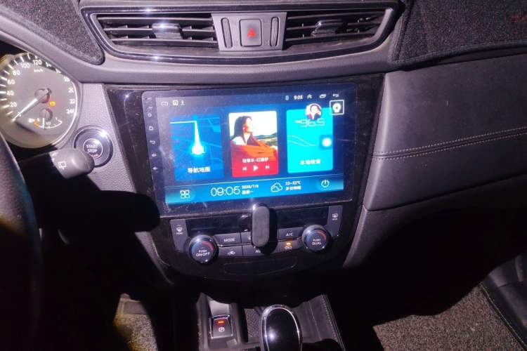 Used Nissan X-Trail 2017 2.5L CVT Luxury Edition 4WD Audio And AC Panel