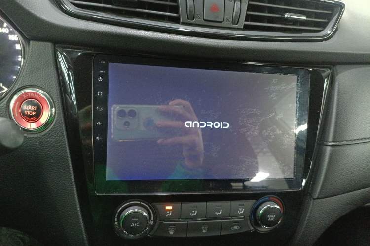 Used Nissan X-Trail 2017 2.0L CVT Comfort Edition 2WD Audio And AC Panel