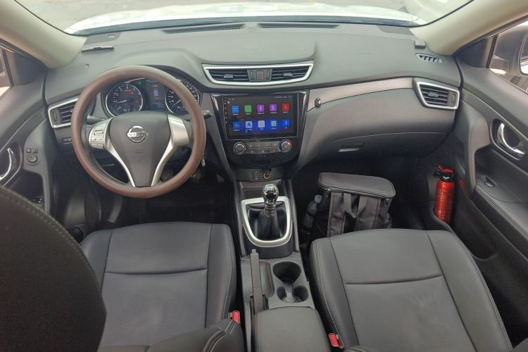 Used Nissan X-Trail 2017 2.0L Manual Classic Edition 2WD Center Console