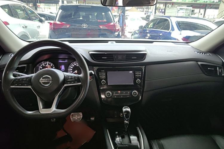 Used Nissan X-Trail 2017 2.0L CVT Comfort Edition 2WD Center Console