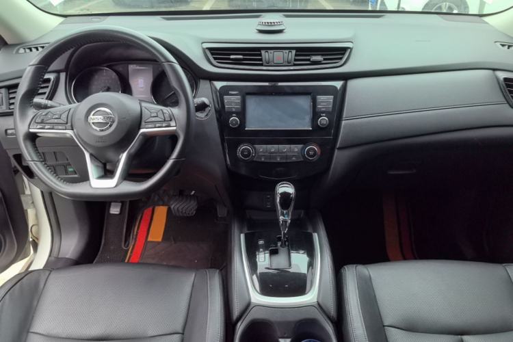 Used Nissan X-Trail 2017 2.0L CVT Comfort Edition 2WD Center Console