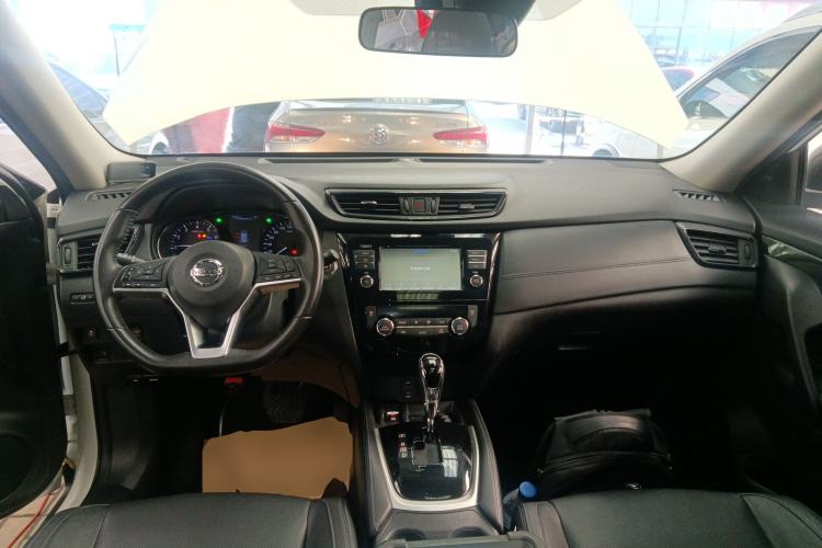 Used Nissan X-Trail 2017 2.5L CVT Luxury Edition 4WD Center Console