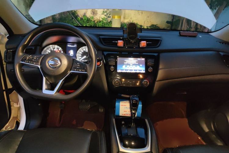 Used Nissan X-Trail 2017 2.0L CVT Comfort Edition 2WD Center Console