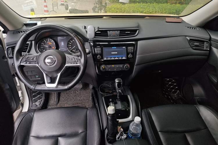 Used Nissan X-Trail 2017 2.0L CVT Comfort Edition 2WD Center Console