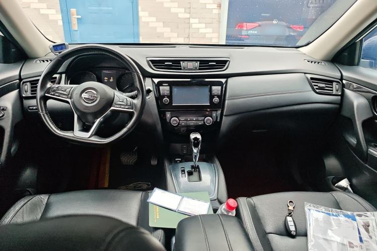 Used Nissan X-Trail 2017 2.5L CVT Luxury Edition 4WD Center Console