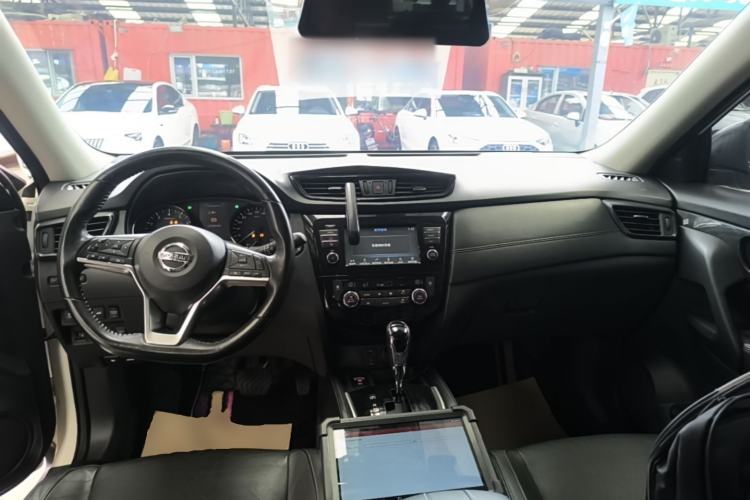 Used Nissan X-Trail 2017 2.5L CVT Luxury Edition 4WD Center Console