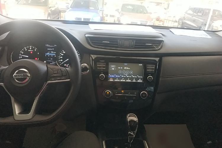 Used Nissan X-Trail 2017 2.0L CVT Comfort Edition 2WD Center Console