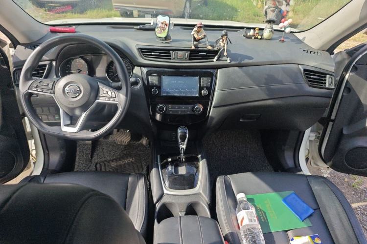 Used Nissan X-Trail 2017 2.0L CVT Comfort Edition 2WD Center Console