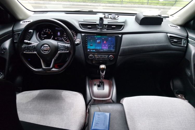 Used Nissan X-Trail 2017 2.0L CVT Comfort Edition 2WD Center Console