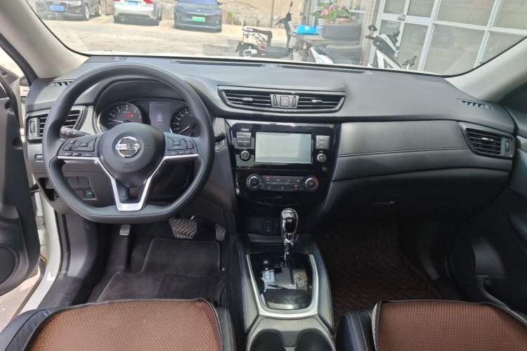 Used Nissan X-Trail 2017 2.0L CVT Comfort Edition 2WD Center Console