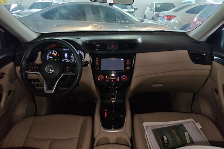 Used Nissan X-Trail 2017 2.0L CVT Comfort Edition 2WD Center Console