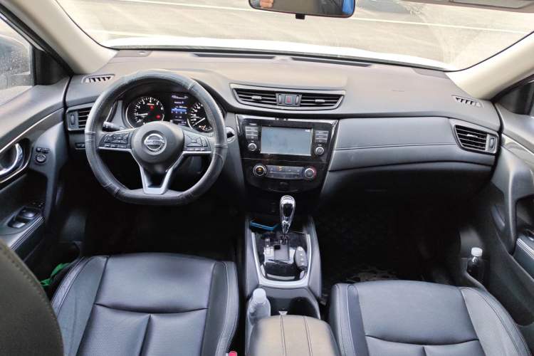 Used Nissan X-Trail 2017 2.0L CVT Comfort Edition 2WD Center Console