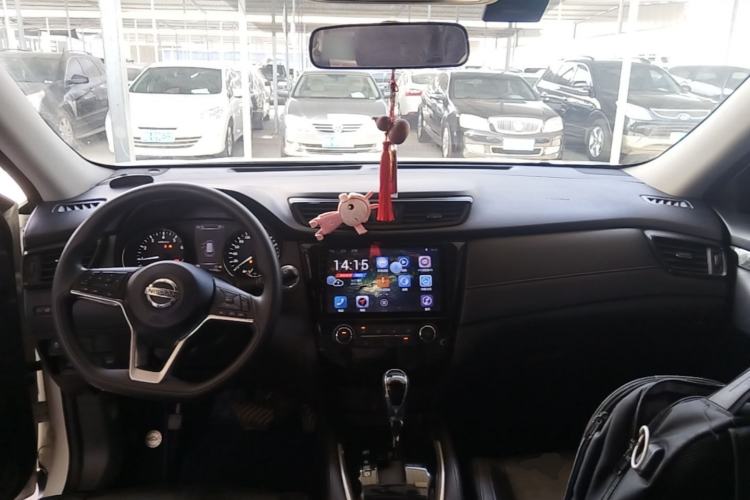 Used Nissan X-Trail 2017 2.0L CVT Comfort Edition 2WD Center Console