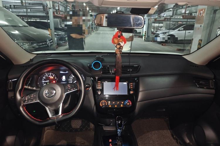 Used Nissan X-Trail 2017 2.0L CVT Comfort Edition 2WD Center Console