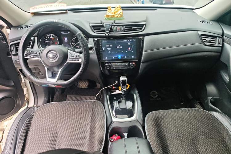 Used Nissan X-Trail 2017 2.0L CVT 7-Seater Comfort Edition 2WD Center Console