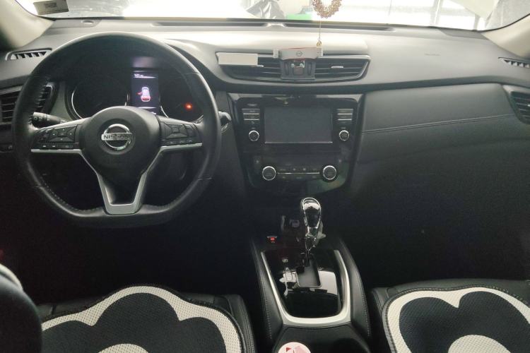 Used Nissan X-Trail 2017 2.5L CVT Luxury Edition 4WD Center Console