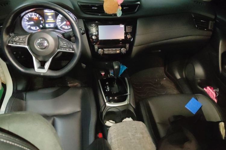 Used Nissan X-Trail 2017 2.5L CVT Luxury Edition 4WD Center Console