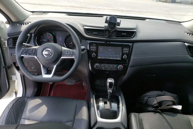 Used Nissan X-Trail 2017 2.0L CVT Comfort Edition 2WD Center Console
