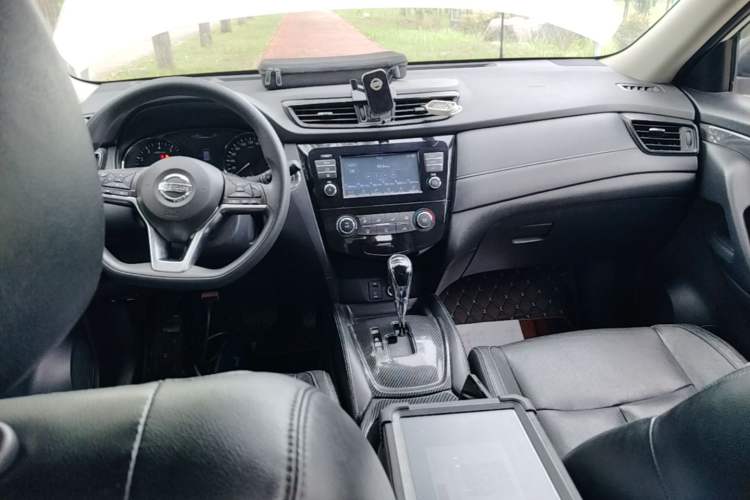 Used Nissan X-Trail 2017 2.0L CVT Comfort Edition 2WD Center Console