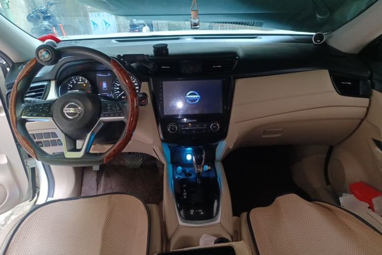 Used Nissan X-Trail 2017 2.0L CVT Comfort Edition 2WD Center Console