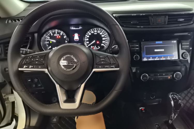 Used Nissan X-Trail 2017 2.5L CVT Luxury Edition 4WD Center Console