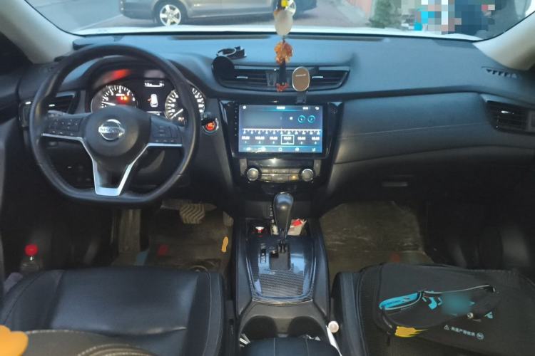 Used Nissan X-Trail 2017 2.5L CVT Luxury Edition 4WD Center Console