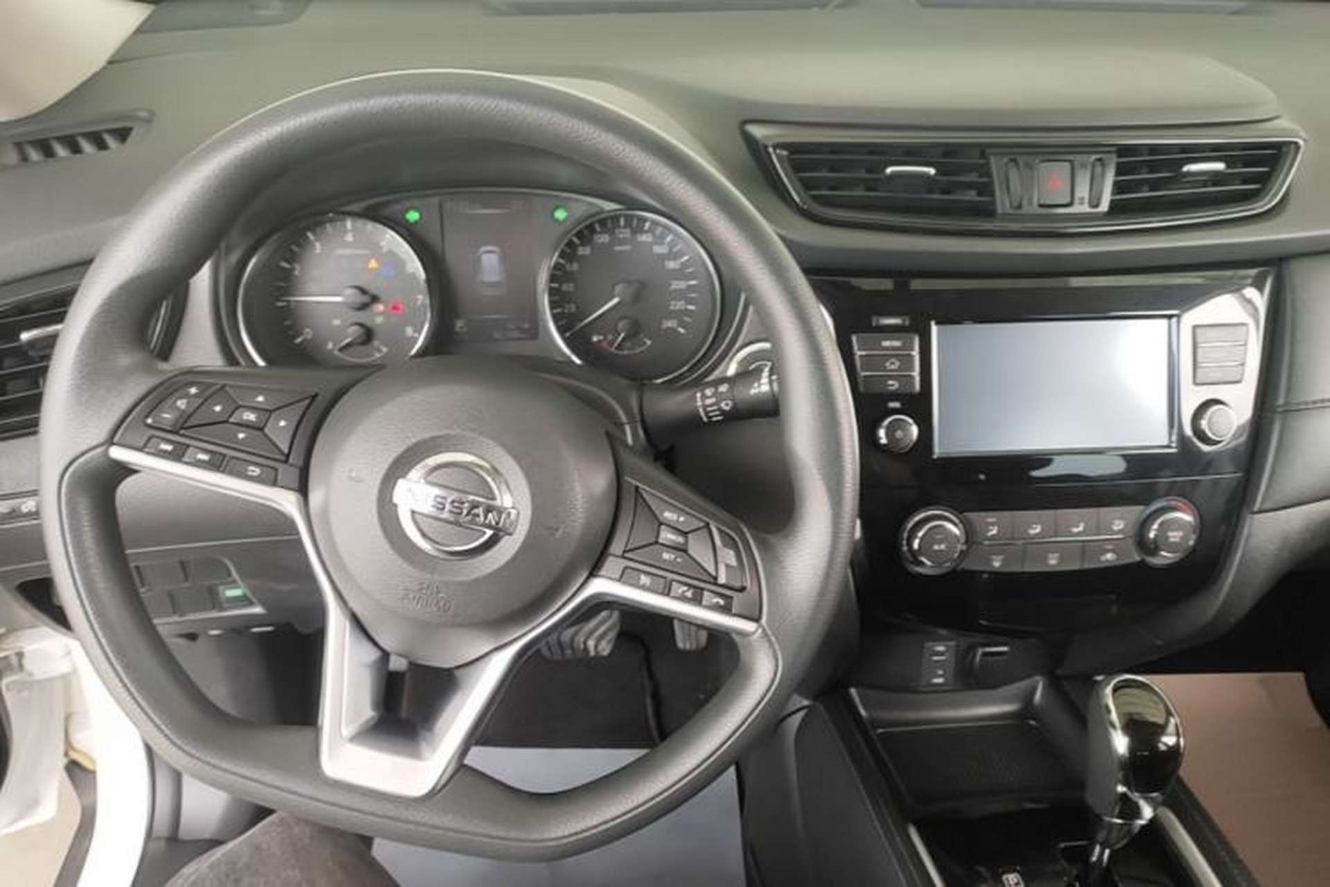 Used Nissan X-Trail 2017 2.0L CVT Comfort Edition 2WD Center Console