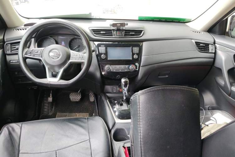 Used Nissan X-Trail 2017 2.0L CVT Comfort Edition 2WD Center Console
