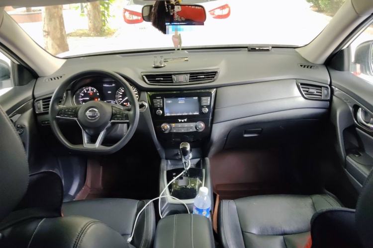 Used Nissan X-Trail 2017 2.0L CVT Comfort Edition 2WD Center Console