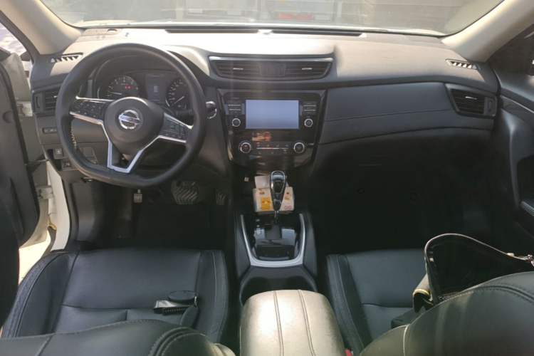 Used Nissan X-Trail 2017 2.0L CVT Comfort Edition 2WD Center Console