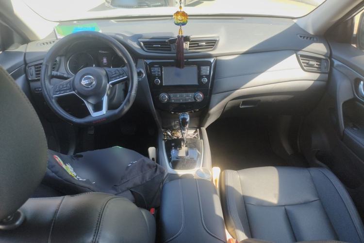 Used Nissan X-Trail 2017 2.0L CVT Comfort Edition 2WD Center Console