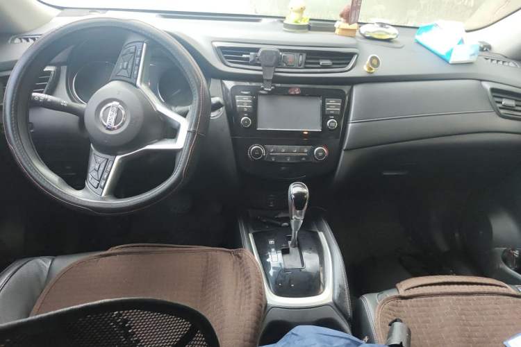 Used Nissan X-Trail 2017 2.0L CVT Comfort Edition 2WD Center Console