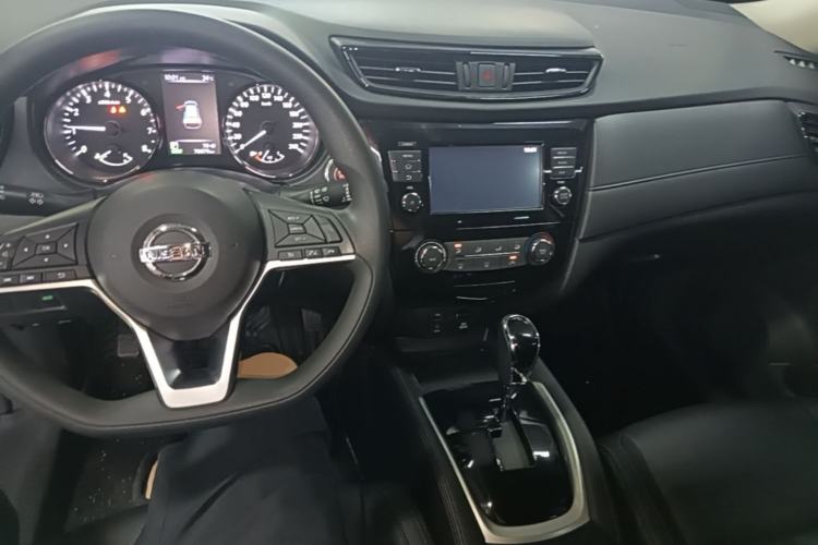 Used Nissan X-Trail 2017 2.0L CVT Comfort Edition 2WD Center Console