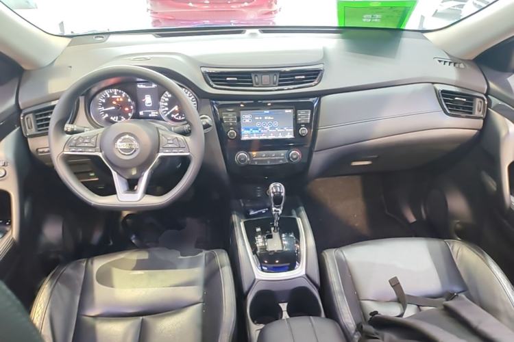Used Nissan X-Trail 2017 2.0L CVT 7-Seater Comfort Edition 2WD Center Console