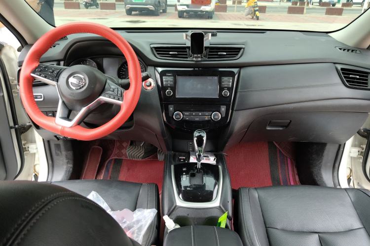 Used Nissan X-Trail 2017 2.5L CVT Luxury Edition 4WD Center Console