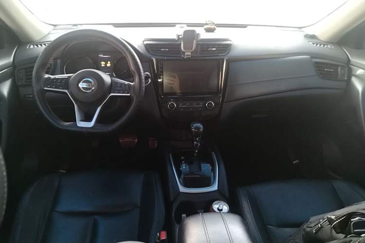 Used Nissan X-Trail 2017 2.0L CVT 7-Seater Comfort Edition 2WD Center Console