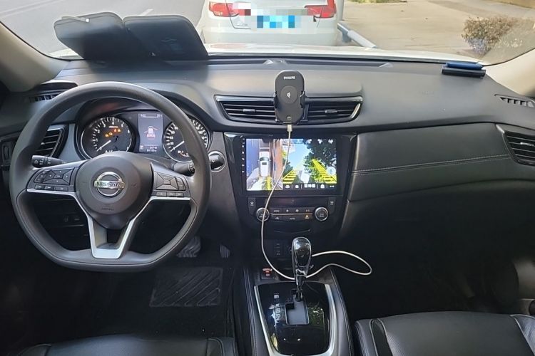 Used Nissan X-Trail 2017 2.5L CVT Leading Edition 4WD Center Console