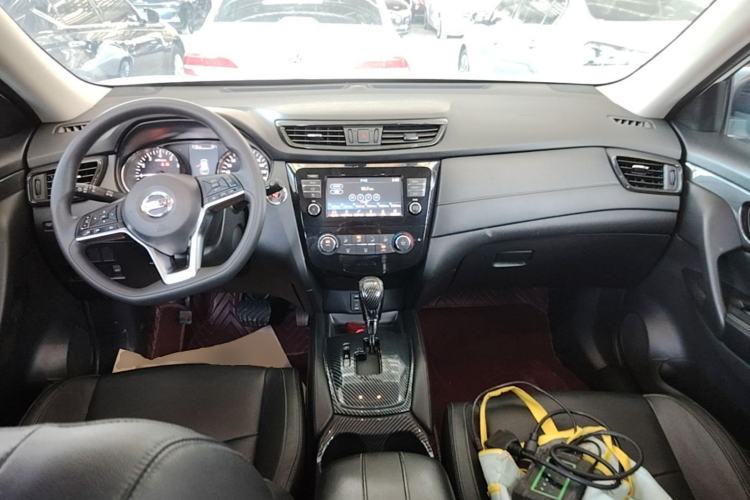 Used Nissan X-Trail 2017 2.0L CVT 7-Seater Comfort Edition 2WD Center Console