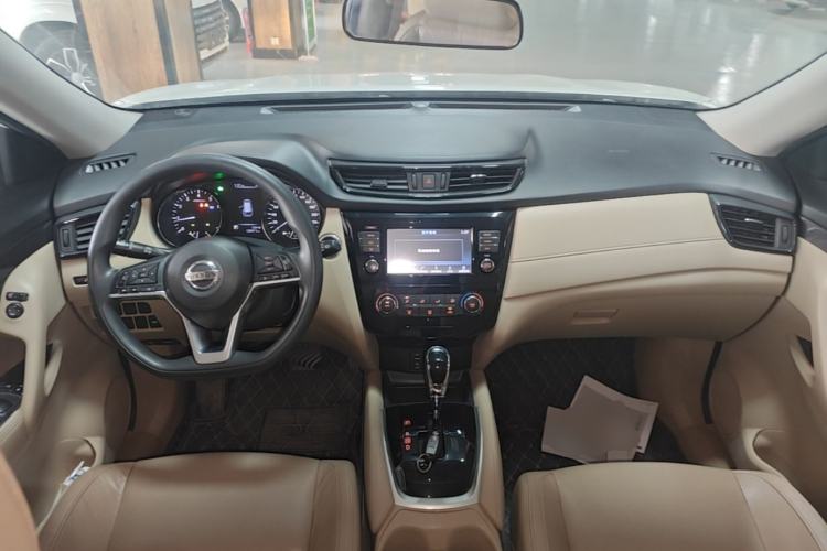 Used Nissan X-Trail 2017 2.0L CVT Comfort Edition 2WD Center Console