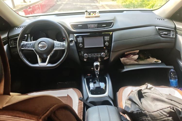 Used Nissan X-Trail 2017 2.5L CVT Luxury Edition 4WD Center Console