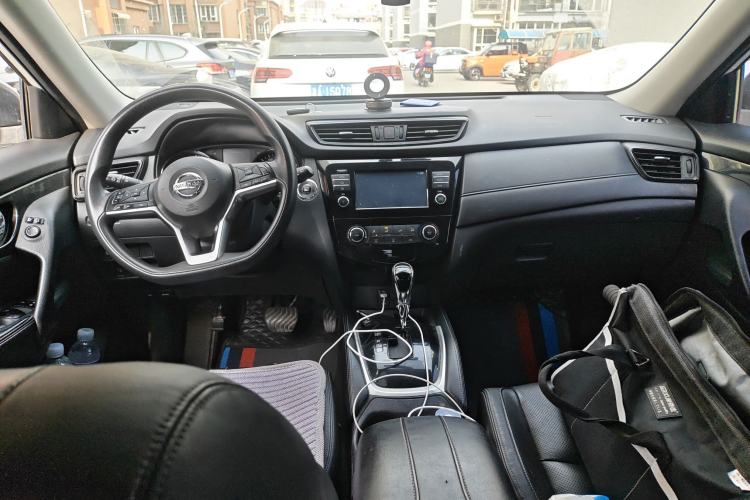 Used Nissan X-Trail 2017 2.0L CVT Comfort Edition 2WD Center Console