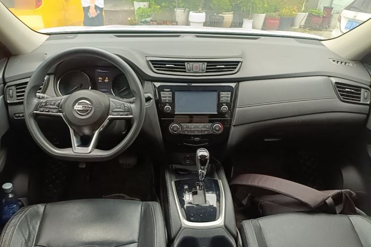 Used Nissan X-Trail 2017 2.0L CVT 7-Seater Comfort Edition 2WD Center Console