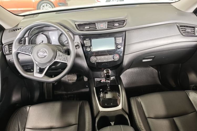 Used Nissan X-Trail 2017 2.0L CVT Comfort Edition 2WD Center Console