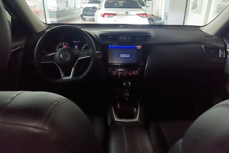 Used Nissan X-Trail 2017 2.5L CVT Leading Edition 4WD Center Console