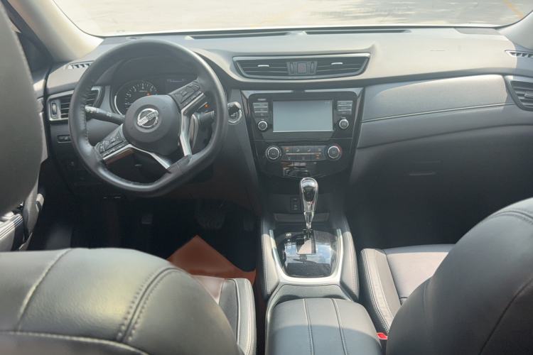 Used Nissan X-Trail 2017 2.0L CVT Comfort Edition 2WD Center Console
