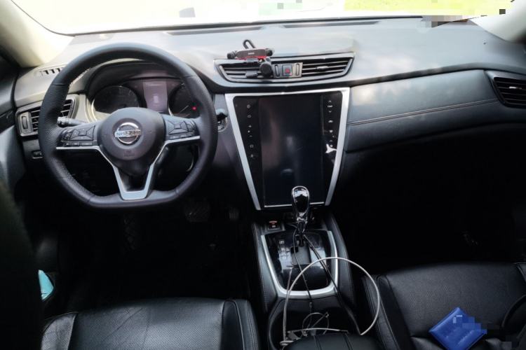 Used Nissan X-Trail 2017 2.5L CVT Luxury Edition 4WD Center Console