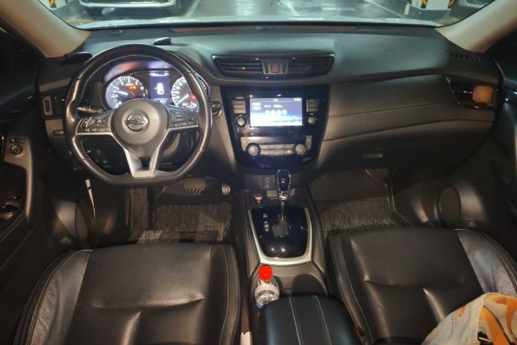 Used Nissan X-Trail 2017 2.5L CVT Luxury Edition 4WD Center Console